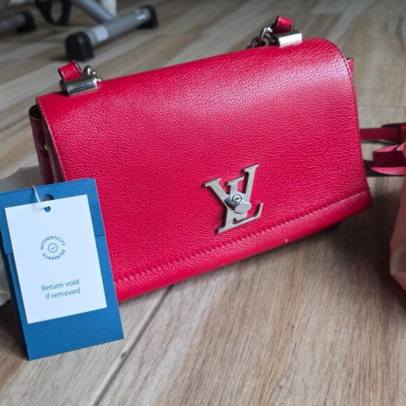 Louis Vuitton Rubis Tauruillon  Pebble Leather Lockme II Shoulder Handbag BB - Picture 3 of 16